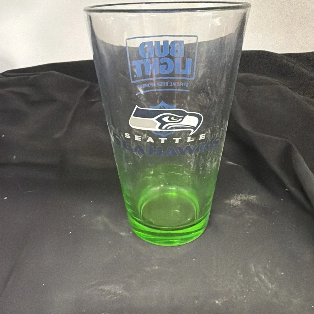 LoBud Light Seattle Seahawks 16 oz Pint Beer Glasses 5 7/8